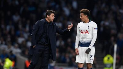 Mauricio Pochettino (L) speaks to Dele Alli. EPA