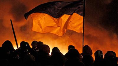 A demonstrator stands next to Interior Ministry members during a rally held by pro-European protesters in Kiev January 22, 2014. Ukrainian President Viktor Yanukovich has agreed to meet the three main opposition leaders on Wednesday for talks on a crisis that has led to violent clashes between protesters and police, said one of the leaders, Arseny Yatsenyuk. REUTERS/Vasily Fedosenko (UKRAINE - Tags: POLITICS CIVIL UNREST)