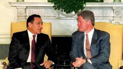 US President Bill Clinton meets Egyptian President Hosni Mubarak at the White House 06 April 1993. AFP