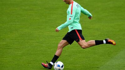 Portugal’s forward Cristiano Ronaldo kicks the ball during a training session at the Portugal’s base camp in Marcoussis, outskirts of Paris, on June 28, 2016, during the UEFA Euro 2016 football tournament. / AFP / FRANCISCO LEONG