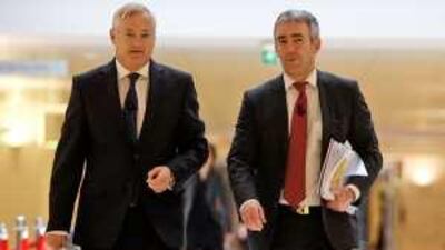 Chief executive Peter Voser, left, and chief financial officer Simon Henry presented Royal Dutch Shell's fourth quarter results yesterday.