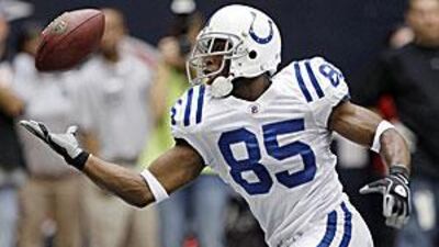 The Colts wide receiver Pierre Garcon makes a 9-yard touchdown reception in Houston.