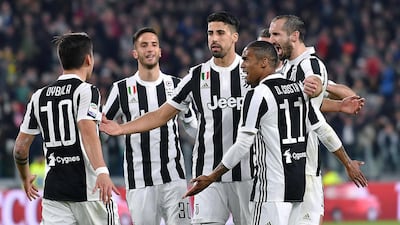 epa06639634 Juventus Sami Khedira (C) celebrates with teammates after scoring the 3-1 goal during the Italian Serie A soccer match Juventus FC vs AC Milan at Allianz Stadium in Turin, Italy, 31 March 2018. EPA/ALESSANDRO DI MARCO