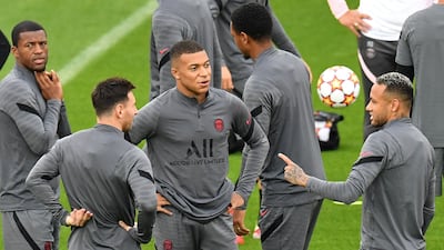 Paris Saint-Germain's Argentinian forward Lionel Messi (2ndL), Paris Saint-Germain's French forward Kylian Mbappe (C) and Paris Saint-Germain's Brazilian forward Neymar (R) chat on the pitch during a training session at The Jan Breydel Stadium in Bruges on September 14, 2021, on the eve of the UEFA Champions League Group A football match against Club Brugge. (Photo by JOHN THYS / AFP)