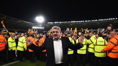 Steve Bruce of Hull City applauds the fans after scraping through to the play off final during the Sky Bet Championship Play Off semi final second leg match between Hull City and Derby County at KC Stadium on May 17, 2016 in Derby, England. (Photo by Laurence Griffiths/Getty Images)