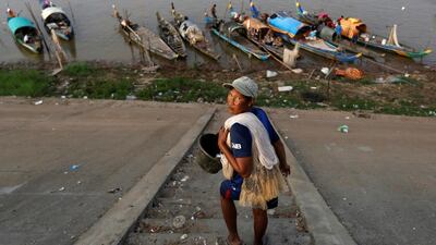 A man carries his fishing net on Tonle Basac riverbank in Phnom Penh, Cambodia on January 20, 2017. Samarang Pring / Reuters