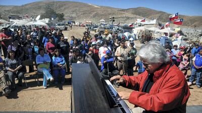 Chilean pianist Roberto Bravo performs during a show for the relatives of the trapped miners, at the San Jose gold and copper mine in Copiapo, August 29, 2010. The 33 men were to finally hear the voices of their loved ones on Sunday in their first phone contact with relatives since they were discovered alive. To date, the only contact between relatives and the men, stuck 700 meters underground for 24 days, has been through notes and official intermediaries. AFP