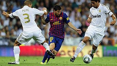 The frenzy over a potential appearance by Lionel Messi, centre, in India shows the growing demand for football in the country.