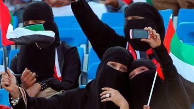Emirati women cheer for their national team during their 20th Gulf Cup football match against Oman in the southern Yemeni city of Aden on November 26, 2010. AFP PHOTO/KARIM SAHIB *** Local Caption *** 749490-01-08.jpg