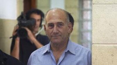 The former Israeli prime minister, Ehud Olmert, leaves a courthouse in Jerusalem, on September 25, 2009.