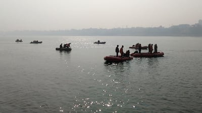 Indian rescue workers search for victims of a boat accident on the river Ganges near Patna on January 15, 2017. AFP