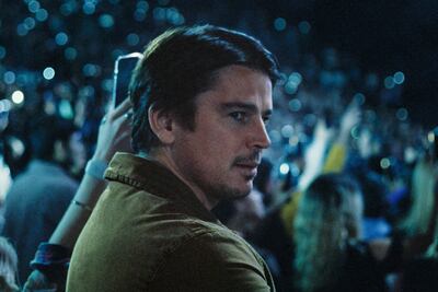 Josh Hartnett plays a serial killer on the run called the Butcher. Photo: Warner Bros Pictures