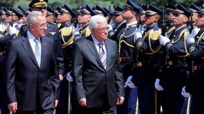 Palestinian president Mahmoud Abbas (right) reviews a guard of honour with Lebanese President Michel Sleiman (L) at the presidential palace of Baabda.