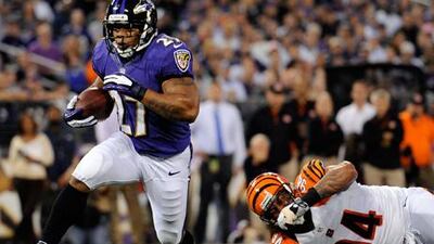 Baltimore Ravens' running back Ray Rice avoids a tackle from Domata Peko of the Cincinnati Bengals on his way to scoring a touchdown