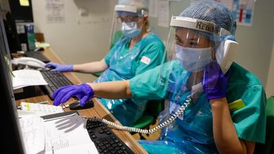 Nursing staff wearing protective face masks, shields and gloves work on a ward at the Addenbrooke's Hospital, operated by the Cambridge University Hospital NHS Foundation Trust, in Cambridge /AP Images/Bloomberg