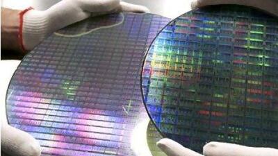 AMD and Intel are losing market share to rivals that specialise in designing microchips for smartphones and tablet computers.