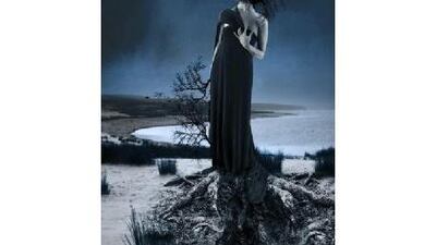 Standing still by Summayah al Sawaidi. Courtesy Ghaf Art Gallery Painting by artist Mrs.Sumayyah, Photo Courtesy of Ghaf Art Gallery