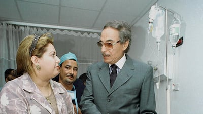 Egyptian actors Sabrine and Ezzat Al Alaili visit an injured Palestinian child at Nasser Hospital in Cairo October 8, 2000. AFP