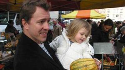 The New York author Colin Beavan and his daughter in the documentary No Impact Man.