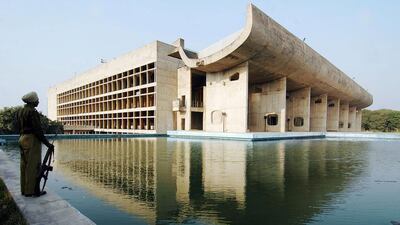 An Indian guard stands beside the Assembly Building in Chandigarh (AFP / NARINDER NANU)