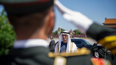 Sheikh Mohamed visits the Monument to the People’s Heroes, in Beijing.