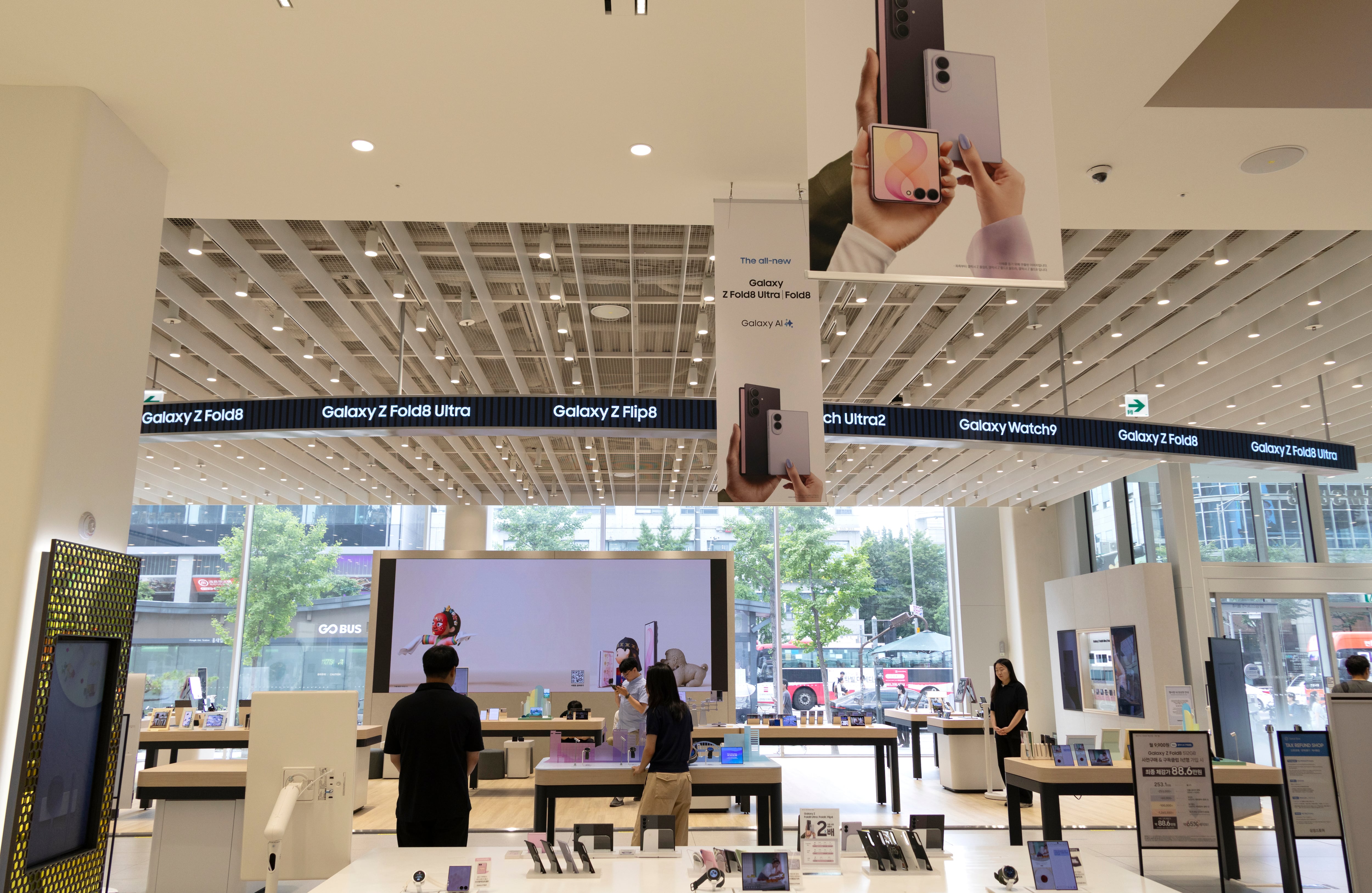 Samsung’s chip profit surges 250-fold as AI memory shortages fuel demand