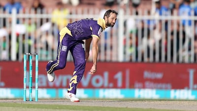 Grant Elliott of Quetta Gladiators bowling against Karachi Kings in the Pakistan Super League T20 match at Sharjah Cricket Stadium in Sharjah. He took four wickets in this match. ( Pawan Singh / The National )
