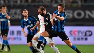 Juventus striker Gonzalo Higuain fights for the ball with Inter Milan's Stefan de Vrij. AFP