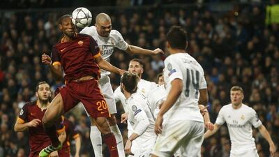 Roma midfielder Seydou Keita and Real Madrid defender Pepe in action. Susana Vera / Reuters