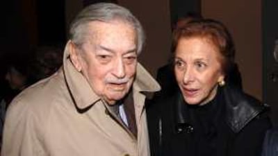 While Osman Effendi walked away from his royal roots, his second wife, Zeynep Tarzi Hanim, maintained that the fall of Turkey's caliphate was to the detriment of the world.