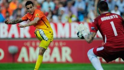 Barcelona's Cristian Tello fires home against Real Zaragoza.