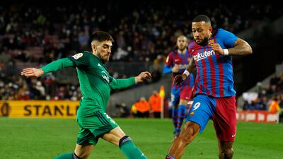 Barcelona forward Memphis Depay takes on Osasuna's Nacho Vidal. Reuters