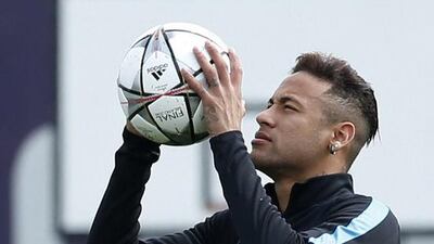 Neymar plays with a ball during a training session. Albert Gea / Reuters
