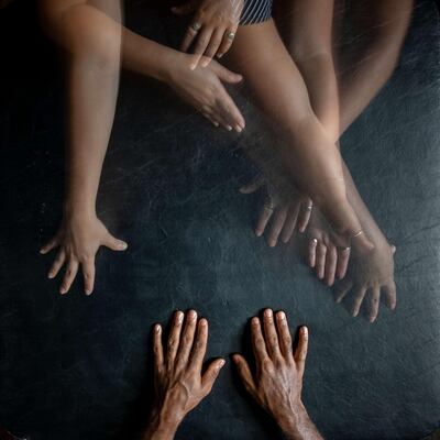 The work A Thousand Ways by artists 600 Highwaymen unfolds as a one-on-one phone call between two callers guided by a recorded voice. May Baranova / Courtesy NYUAD Arts Centre