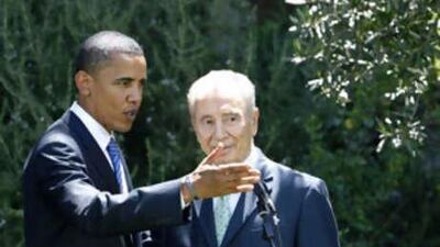 Israel's president Shimon Peres and the US Democratic presidential candidate Barack Obama deliver joint statements to the media in Jerusalem.