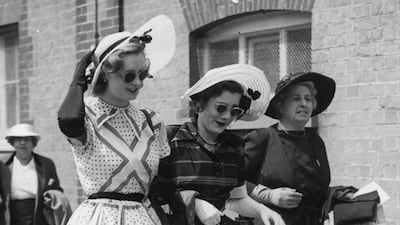 Women arrive at the race on June 12, 1951. Getty Images