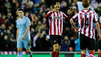 Sunderland's Ji Dong-Won, centre, celebrates with teammates after his goal in stoppage time shocked Manchester City.
