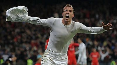 The Dutch midfielder Rafael van der Vaart will be a 'big plus' for Spurs, says their manager Harry Redknapp.