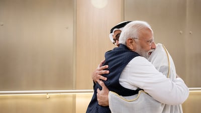 Sheikh Mohamed embraces Mr Modi. Mohamed Al Hammadi / Presidential Court
