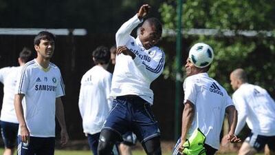 Salomon Kalou, centre, trains with his Chelsea teammates in London yesterday.