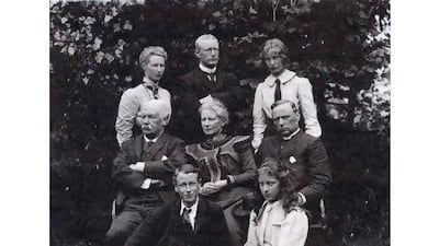John Gordon Lorimer (back row, centre) with his parents and siblings, in an undated family photograph. Courtesy of The School of Oriental and African Studies, University of London