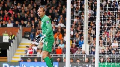 Mark Schwarzer wants to play in goal for Australia at the 2016 World Cup in Brazil after which Martin Jol is hoping he returns to mind the nets at Fulham.