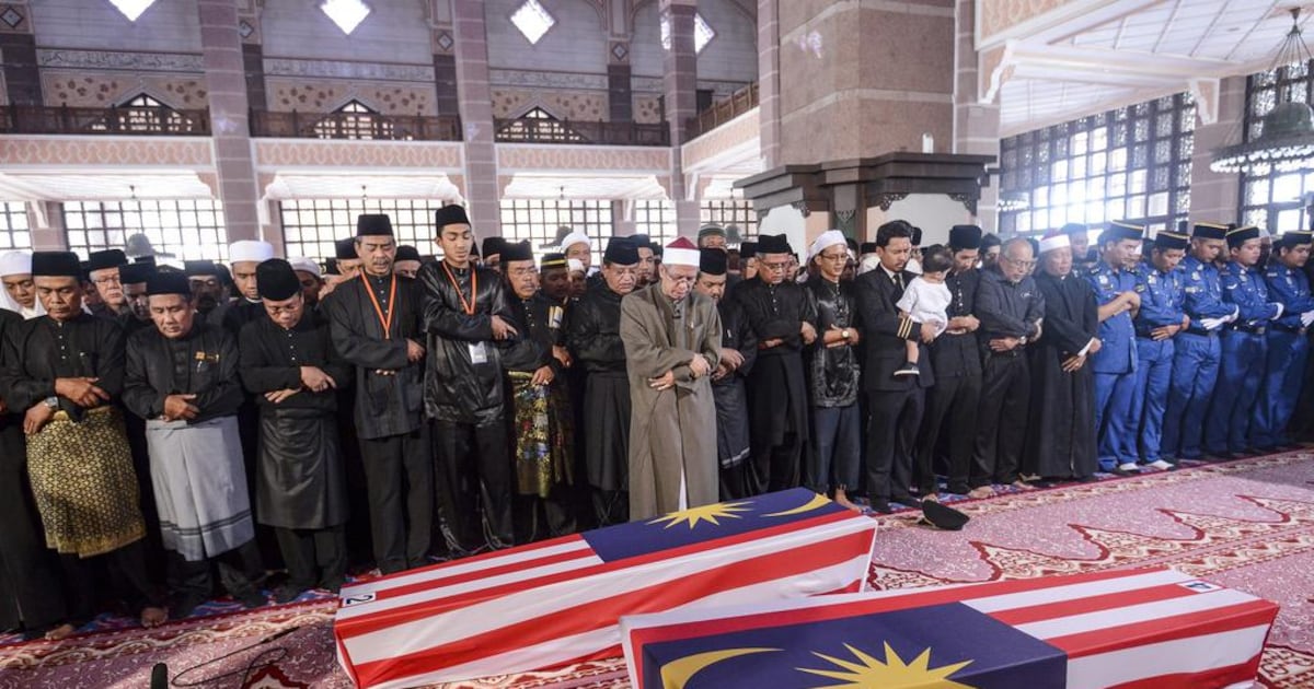Sticky Threads Coffins carrying Malaysian victims of Flight MH17 return home | The ...