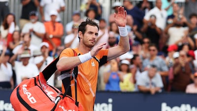 MIAMI GARDENS, FLORIDA - MARCH 24: Andy Murray of Great Britain waves to the crowd after losing in three sets against Tomas Machac of the Czech Republic on Day 9 of the Miami Open at Hard Rock Stadium on March 24, 2024 in Miami Gardens, Florida. Al Bello / Getty Images / AFP (Photo by AL BELLO / GETTY IMAGES NORTH AMERICA / Getty Images via AFP)