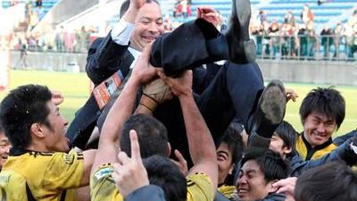 Eddie Jones is thrown into the air by Suntory Sungoriath players after winning the 48th All-Japan Rugby Championship Final against Sanyo Wild Knights at Prince Chichibu Stadium in Tokyo in February.