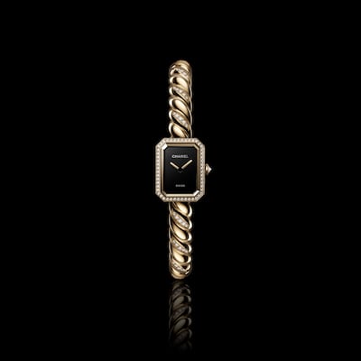 Drawing inspiration from the braided trims of Gabrielle Chanel’s suits, the Première Galon transforms a familiar couture detail into a sculptural gold bracelet. Photo: Chanel