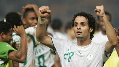 Yasser Al Qahtani, right, is hoping he has plenty to celebrate with Mirel Radoi and his Al Ain teammates this season.