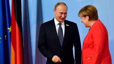 Mrs Merkel talks with Mr Putin. Tobias Schwarz / AFP Photo