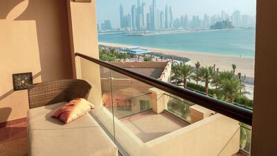 Capturing the beauty of Dubai from a balcony. Courtesy of @habibullahqureshiofficial