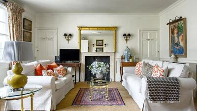 12.This luxury apartment in the tranquil surroundings of Bath offers a Georgian experience with high ceilings, period fireplaces and a claw-foot bathtub.